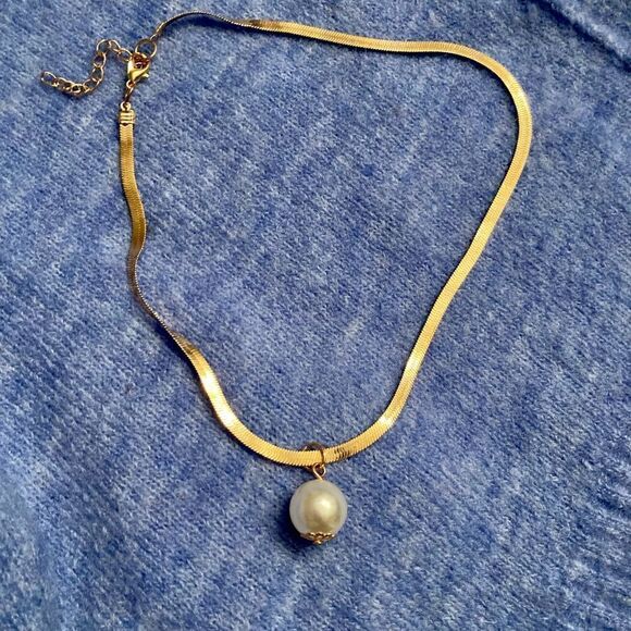Pearl Necklace Simplistic Golden Adjustable w Single Faux Pearl Ball Choker - Picture 2 of 5